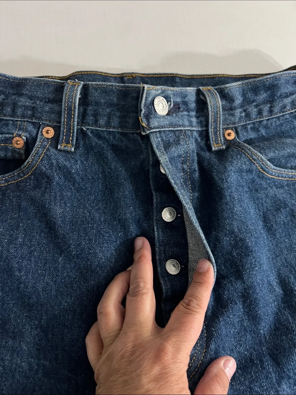 90's VINTAGE LEVI'S 501xx MADE IN USA STRAIGHT LEG DARK WASH BUTTON FLY JEANS